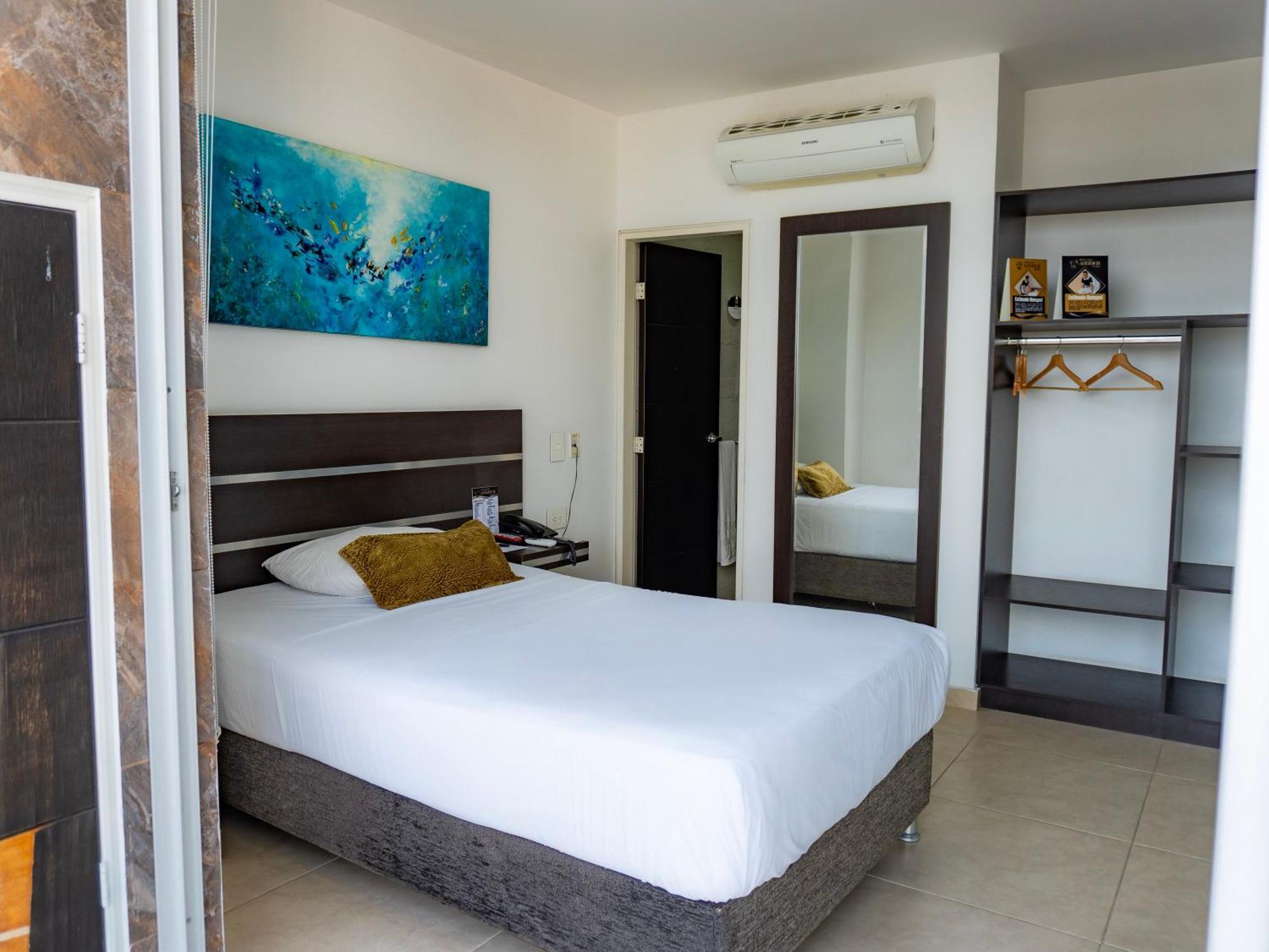 Hotel Andinos Plaza Florencia מראה חיצוני תמונה