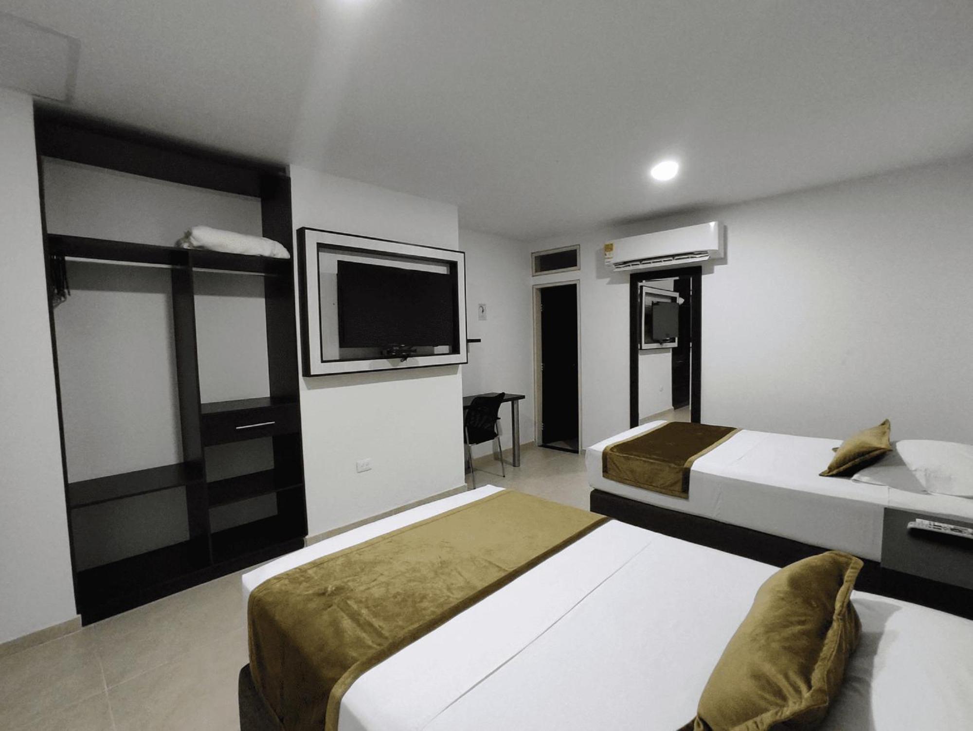 Hotel Andinos Plaza Florencia מראה חיצוני תמונה